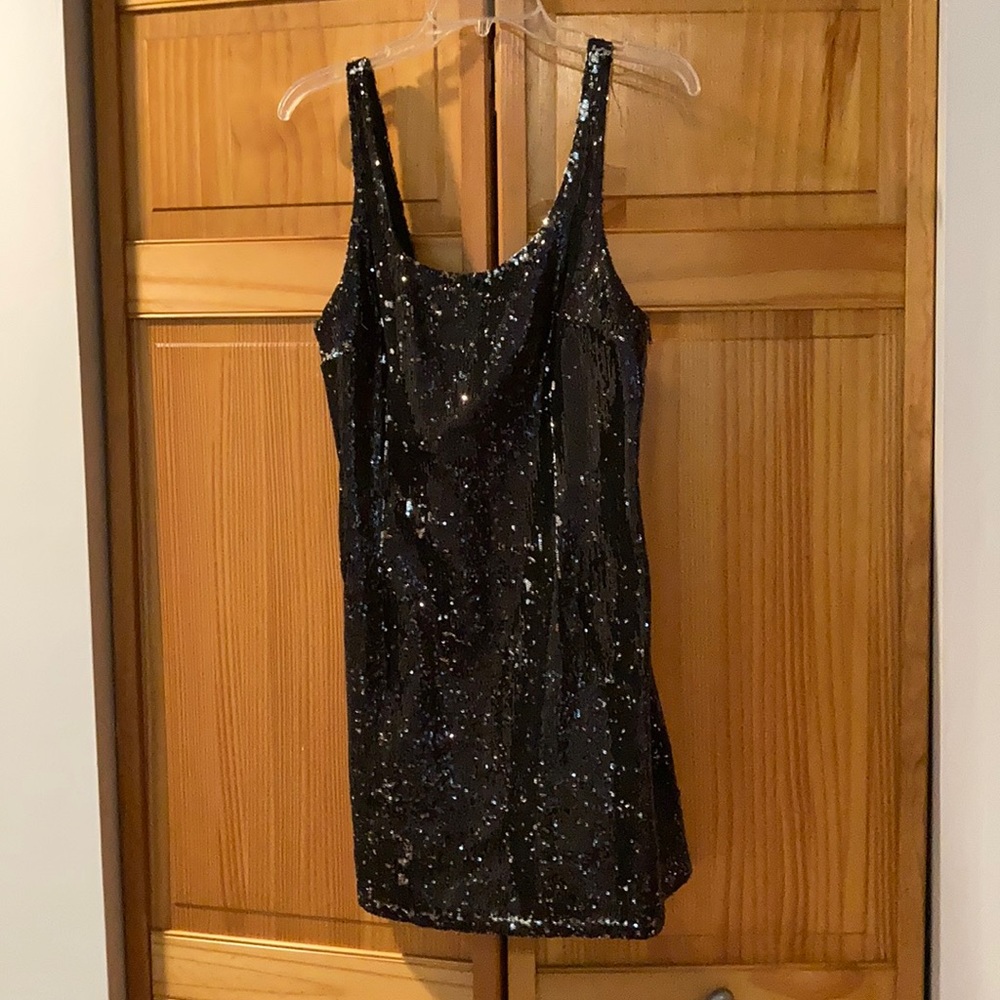 Gorgeous sequins dress!